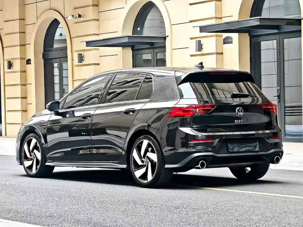 Volkswagen Golf GTI — фото 8