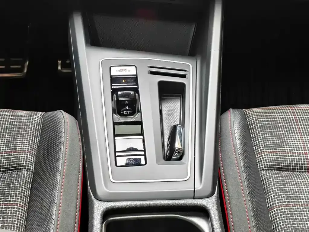Volkswagen Golf GTI — фото 6