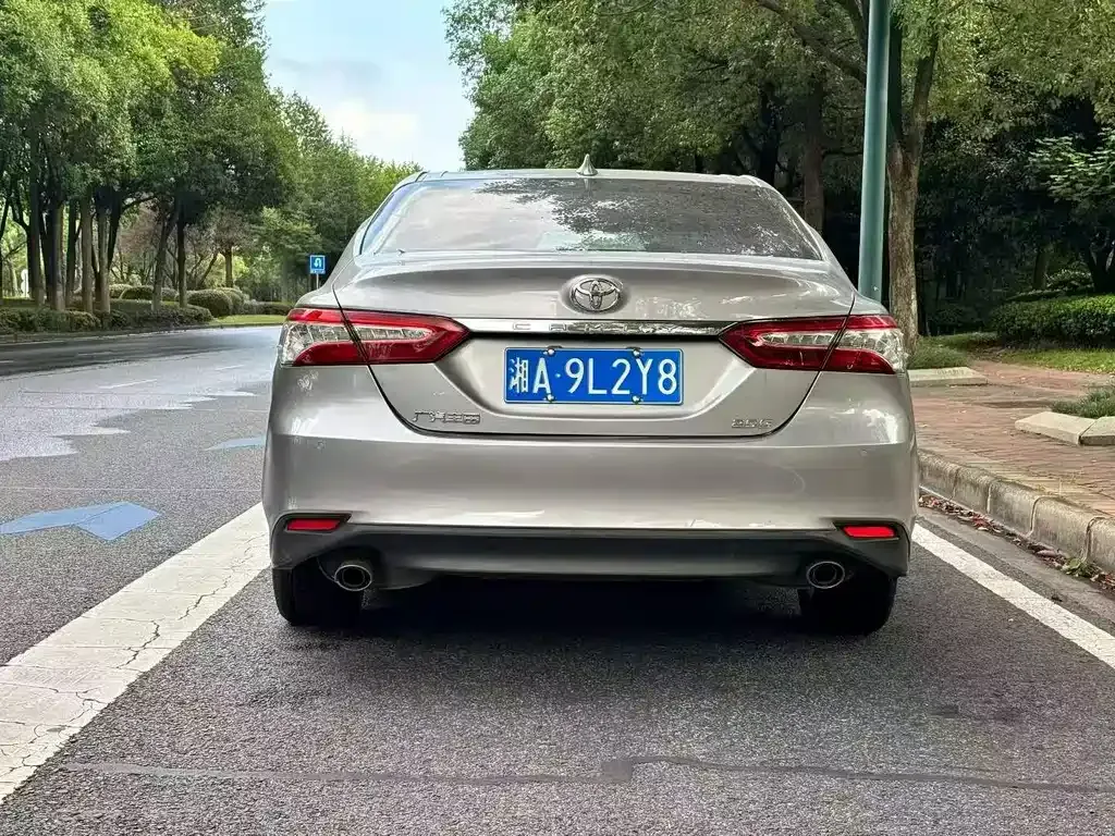 Toyota Camry — фото 9