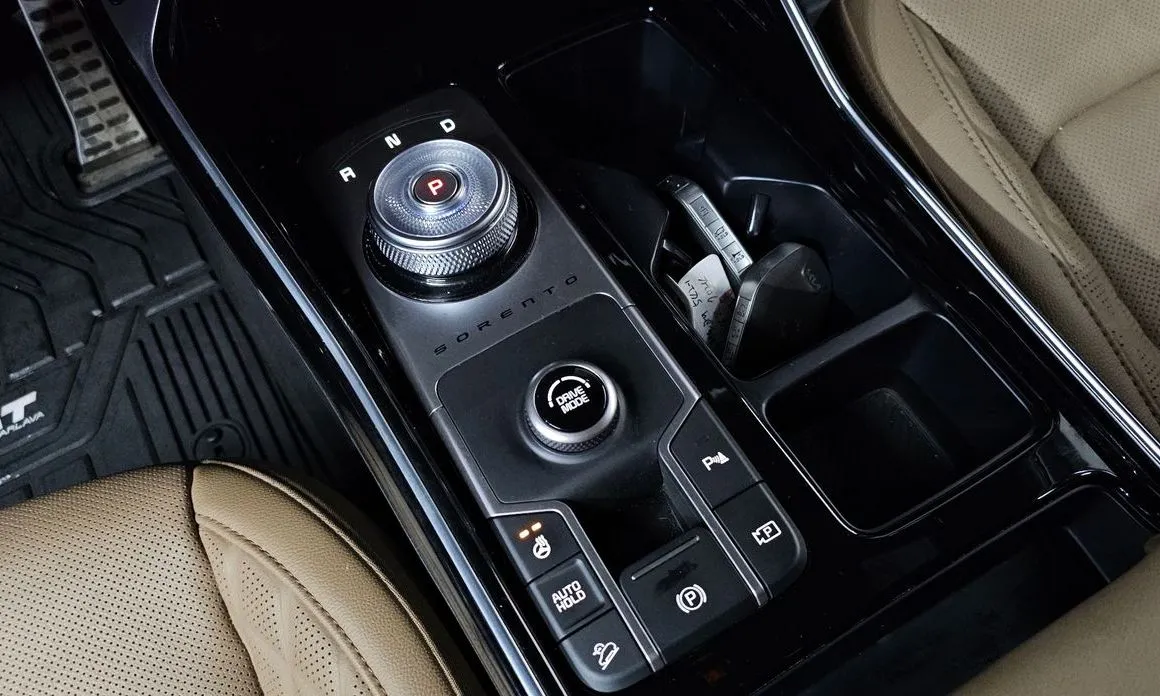 Kia Sorento — фото 8