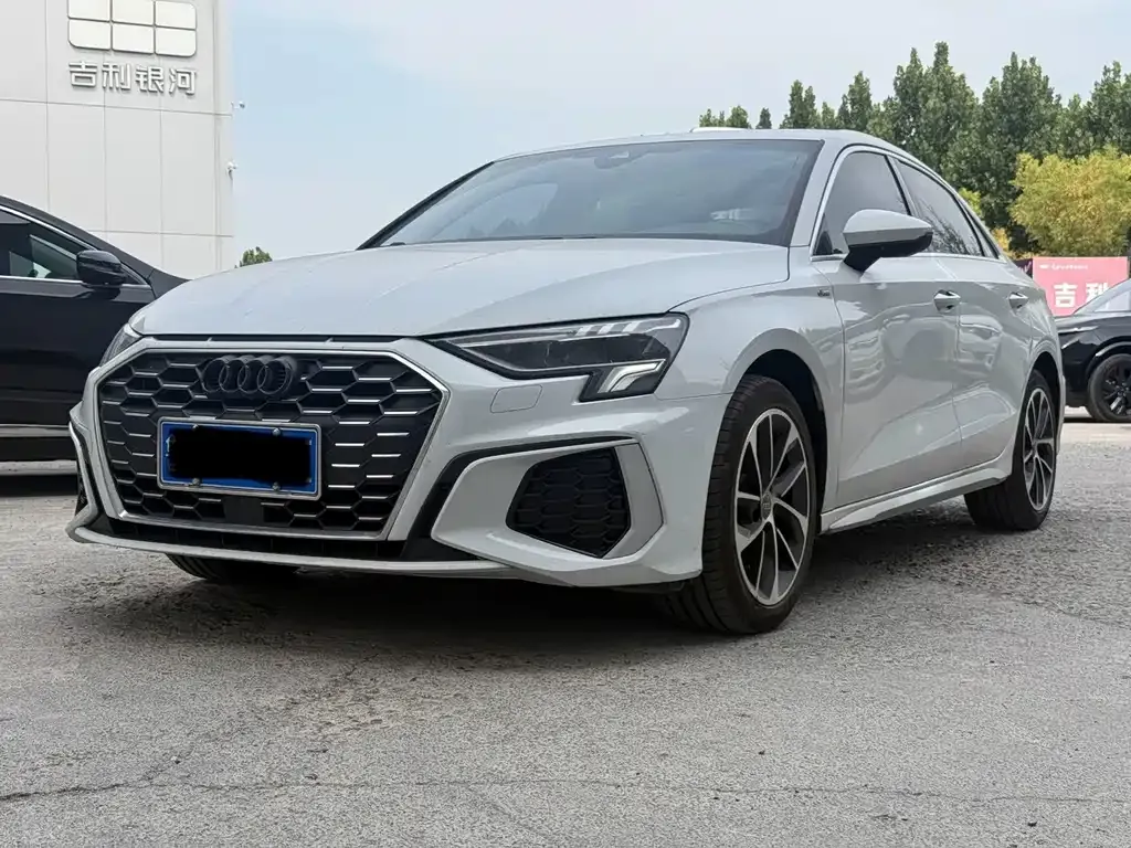 Audi A3 — фото 1