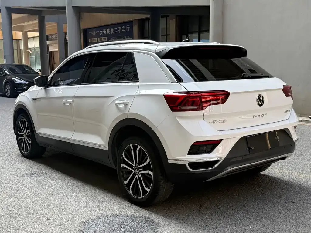 Volkswagen T-Roc — фото 8