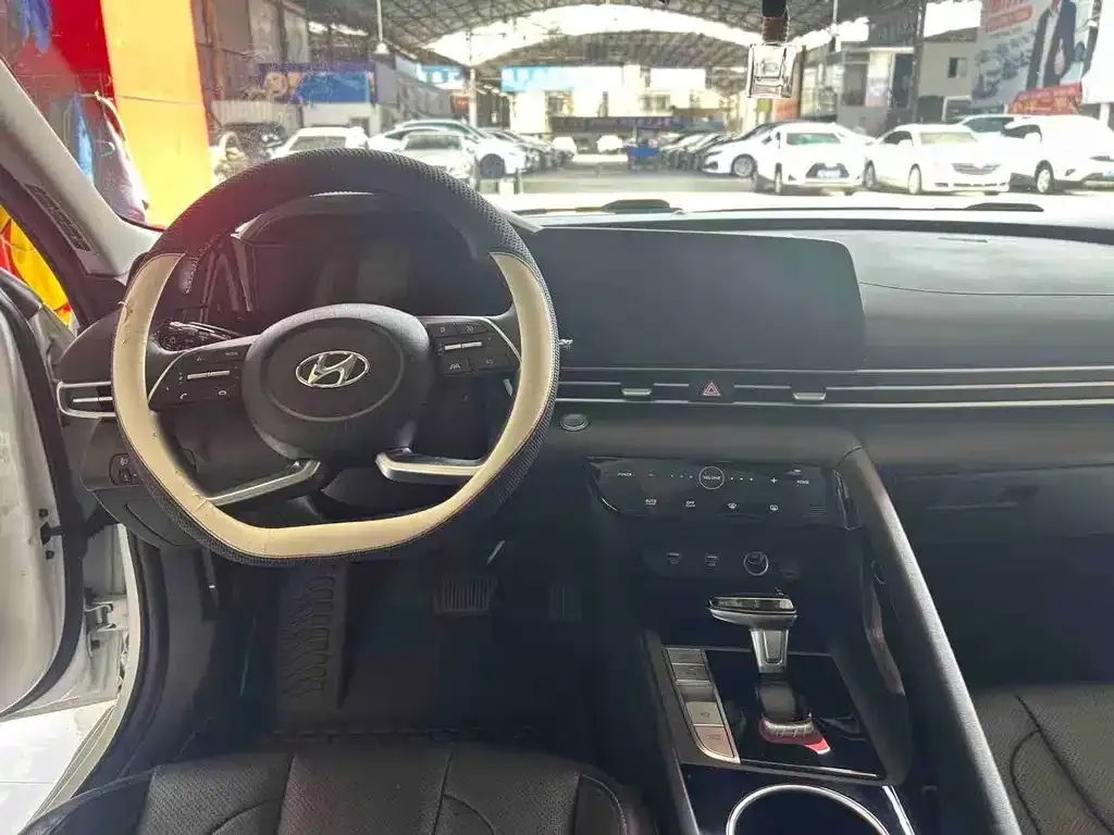 Hyundai Elantra — фото 6