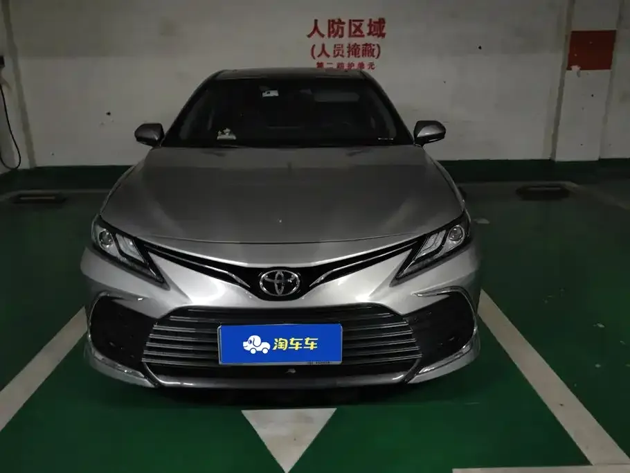 Toyota Camry — фото 2