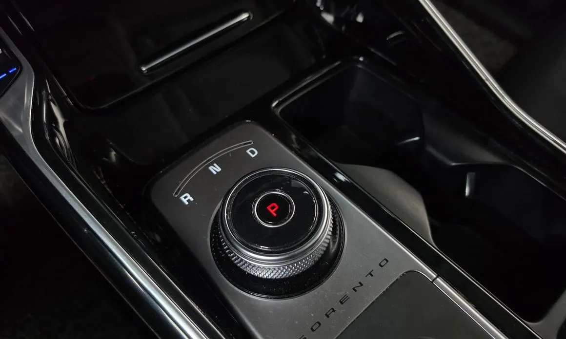 Kia Sorento — фото 7