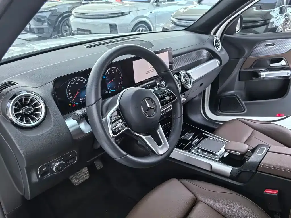 Mercedes-Benz GLB — фото 6