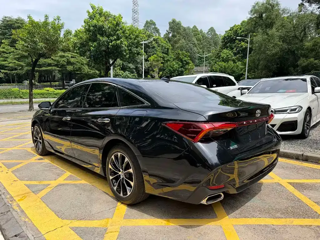 Toyota Avalon — фото 4