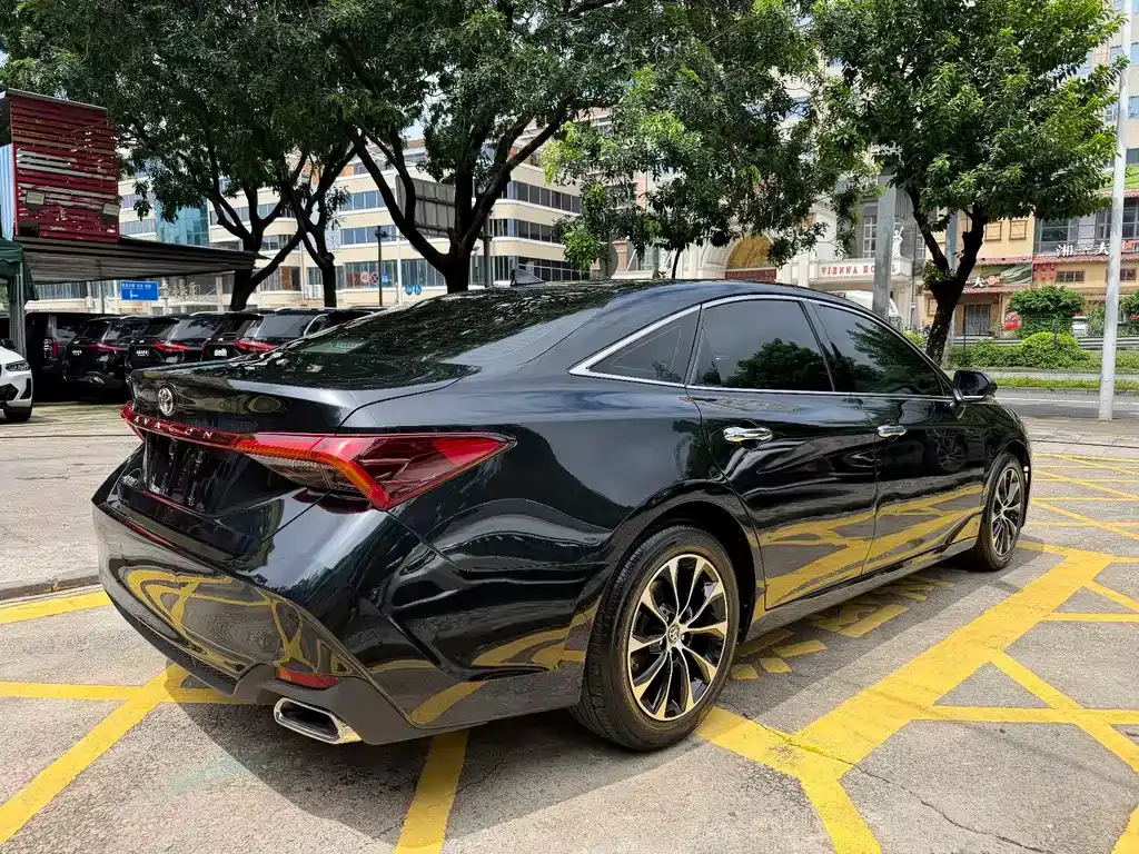 Toyota Avalon — фото 10