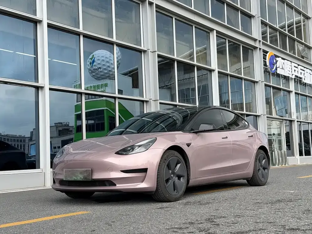 Tesla Model 3 — фото 1
