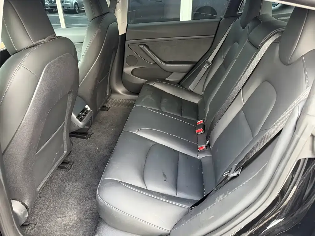 Tesla Model 3 — фото 2