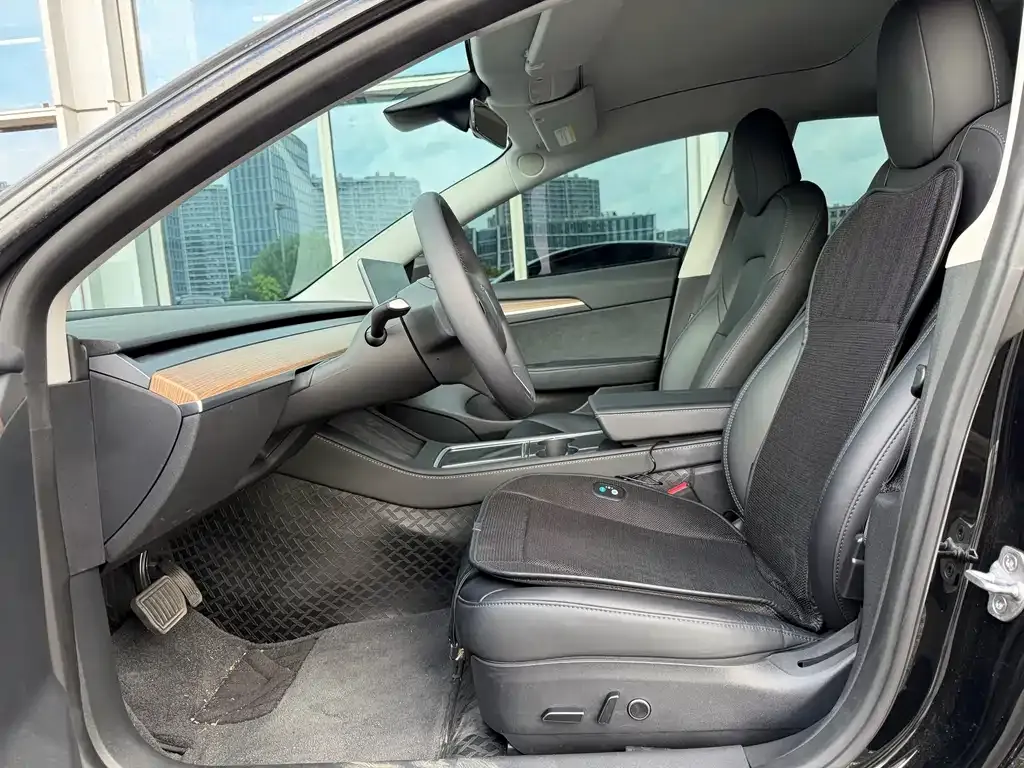 Tesla Model 3 — фото 10