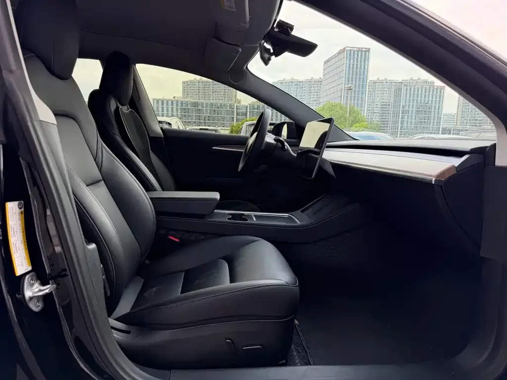Tesla Model 3 — фото 4