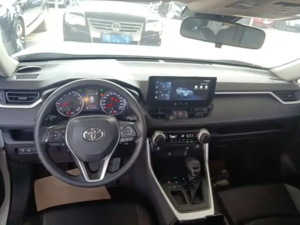 Toyota RAV4 — фото 5