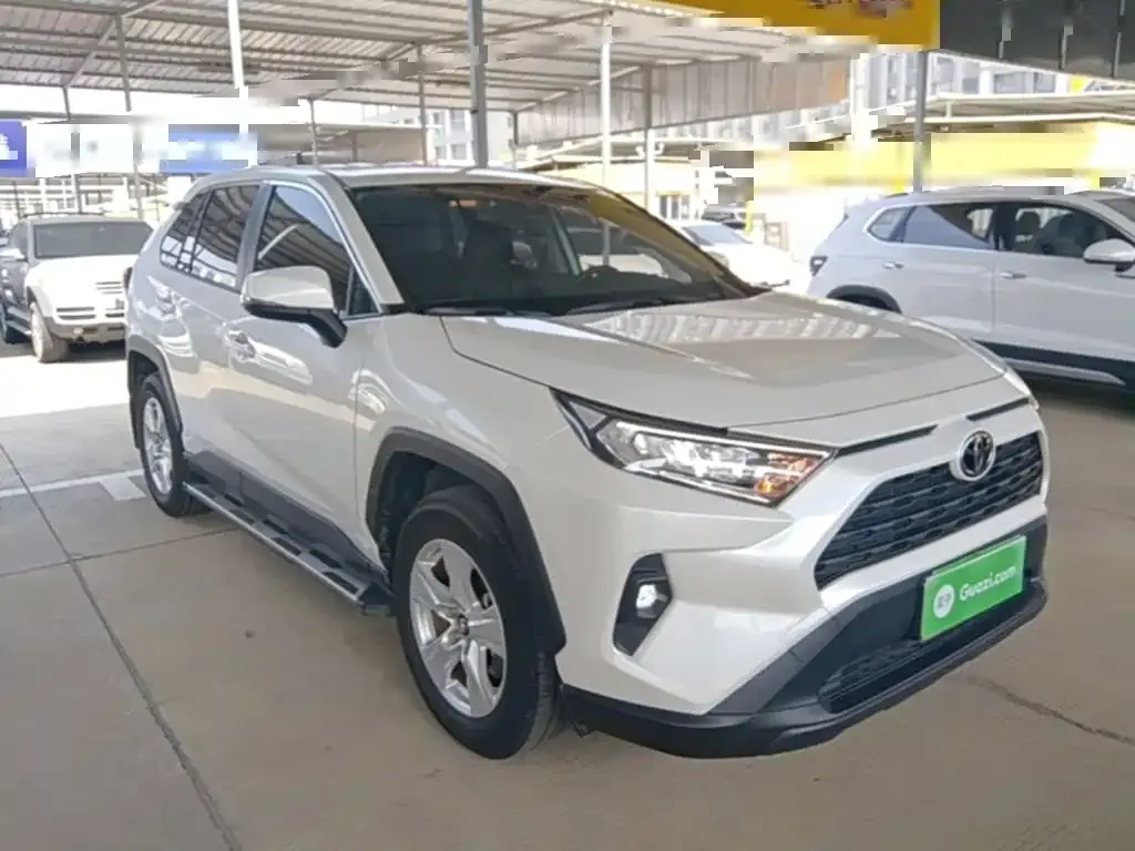 Toyota RAV4 — фото 8