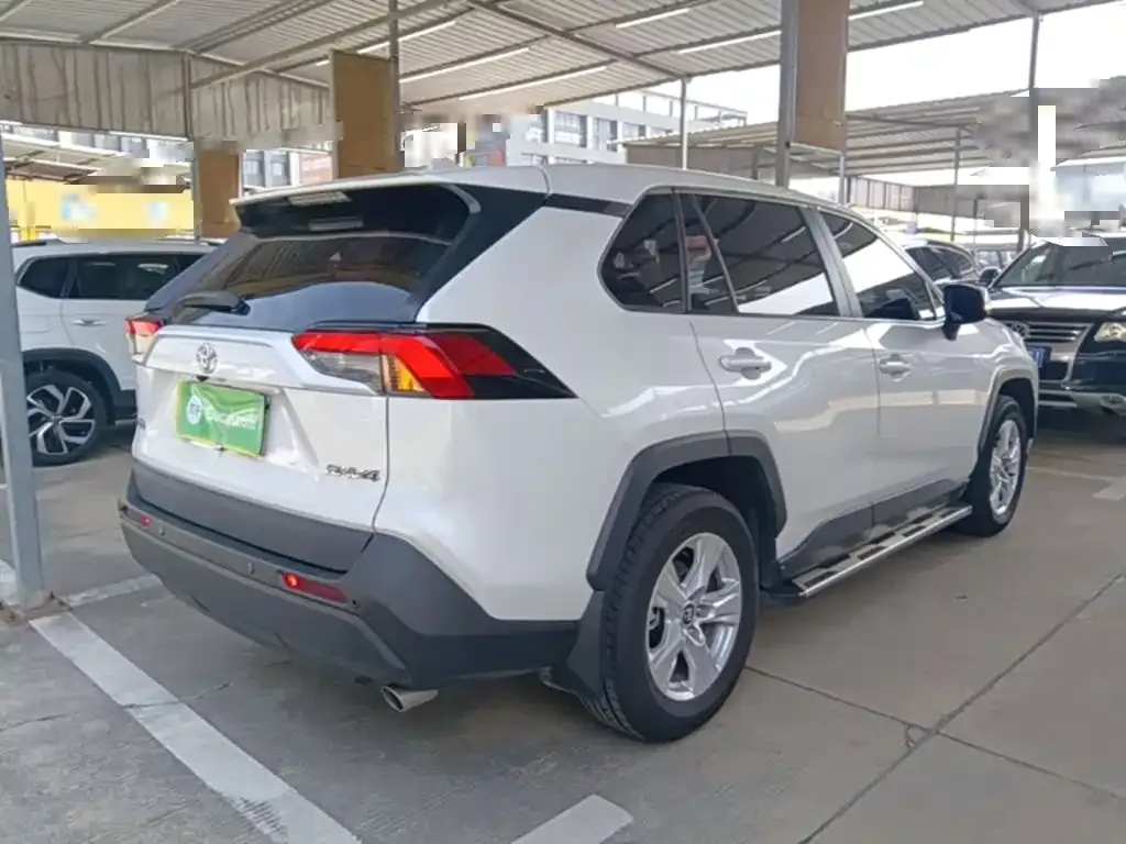 Toyota RAV4 — фото 9