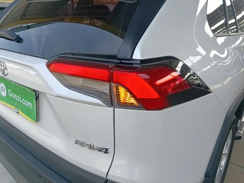 Toyota RAV4 — фото 2