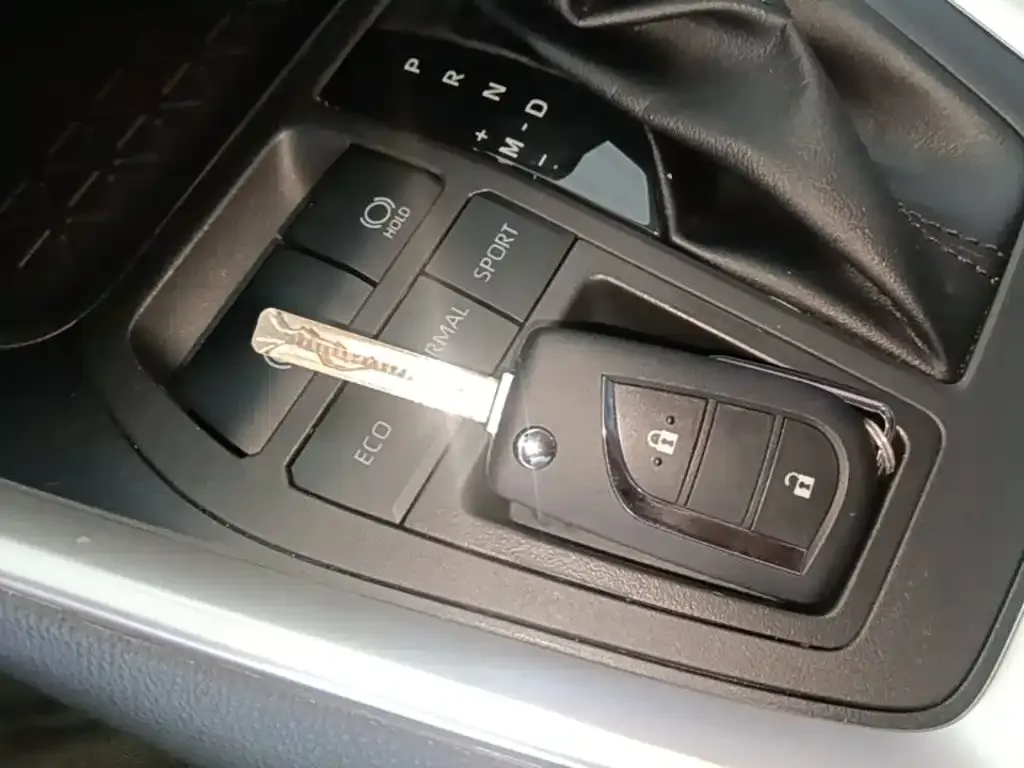 Toyota RAV4 — фото 3