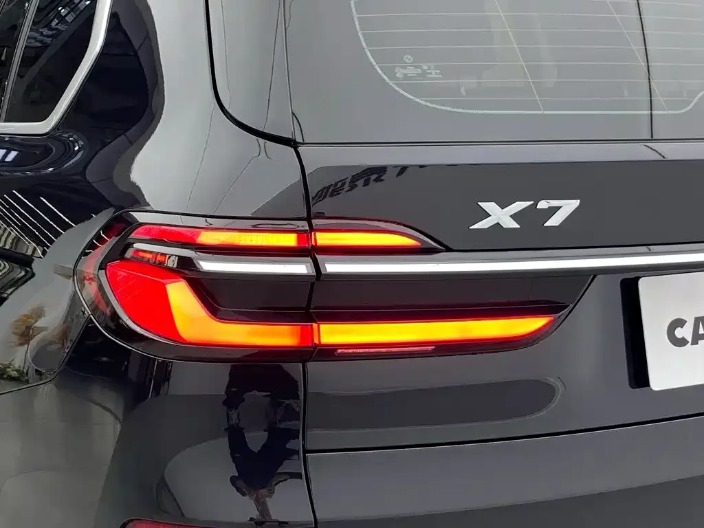 BMW X7 — фото 2