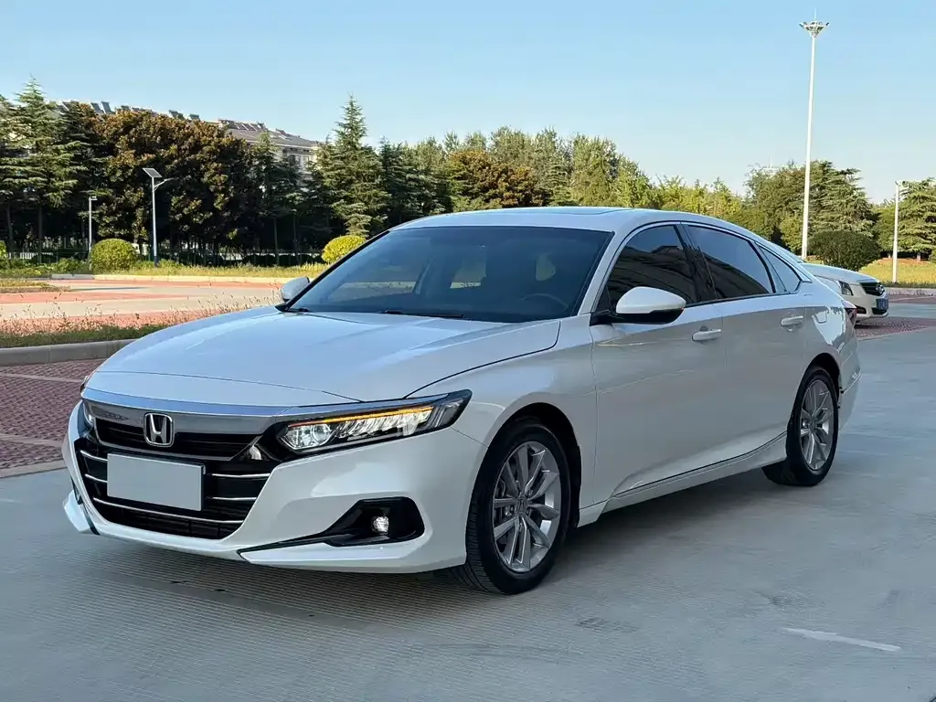 Honda Accord — фото 1
