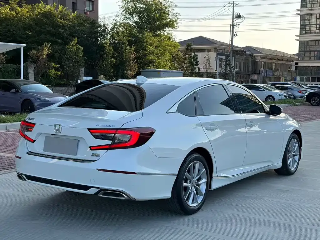 Honda Accord — фото 9