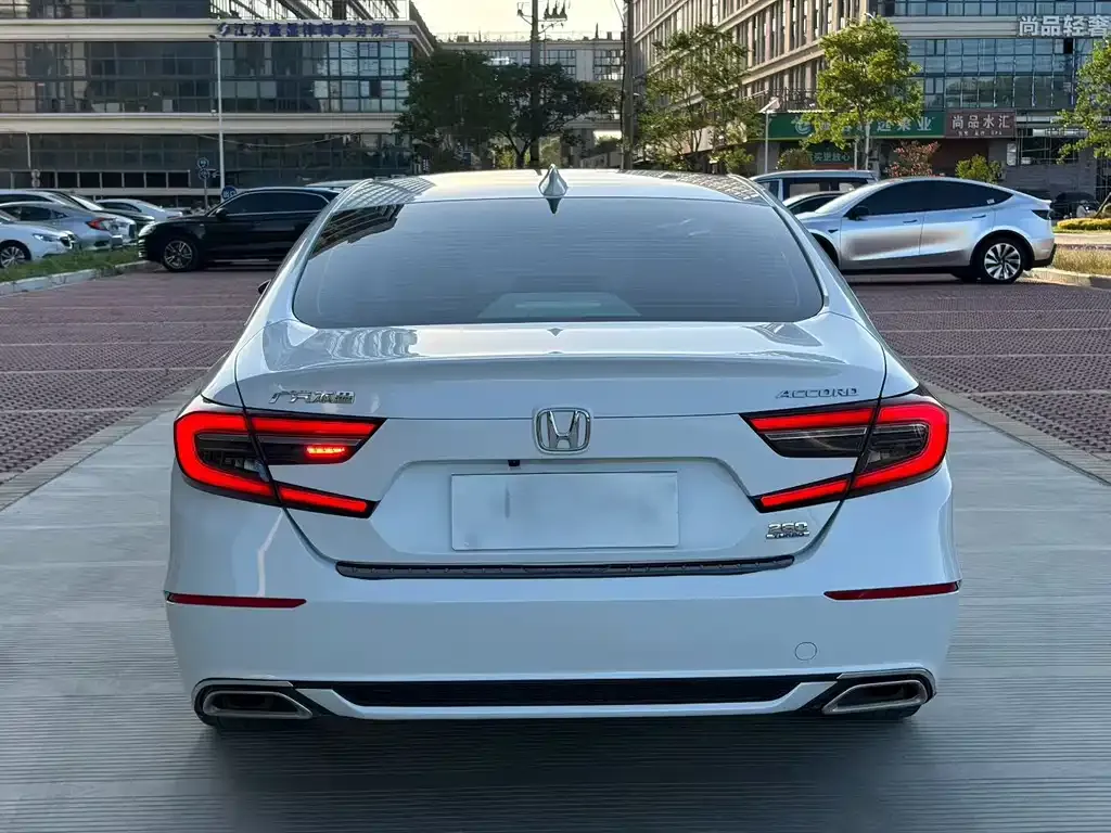 Honda Accord — фото 5