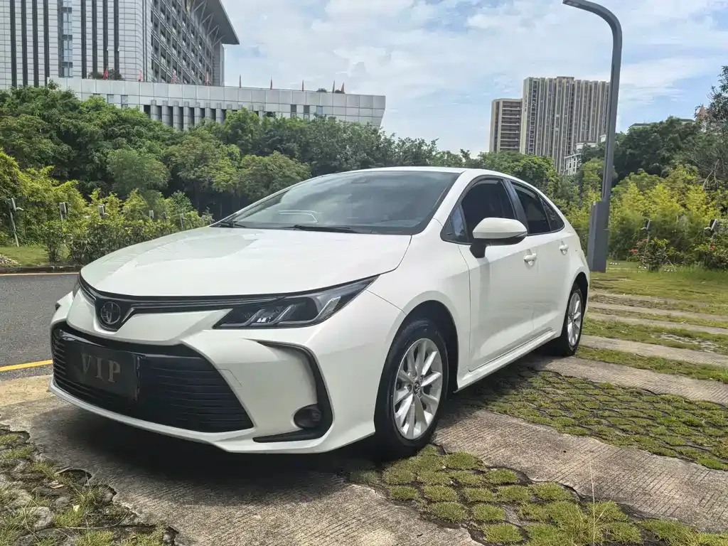 Toyota Corolla — фото 1