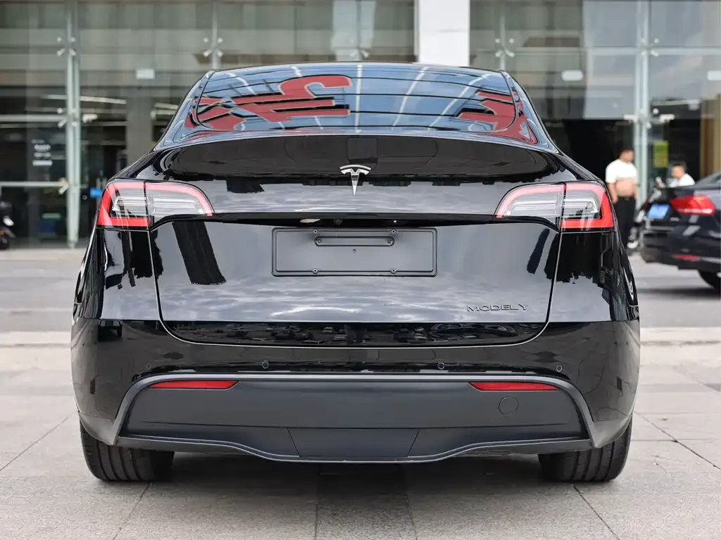 Tesla Model Y — фото 7
