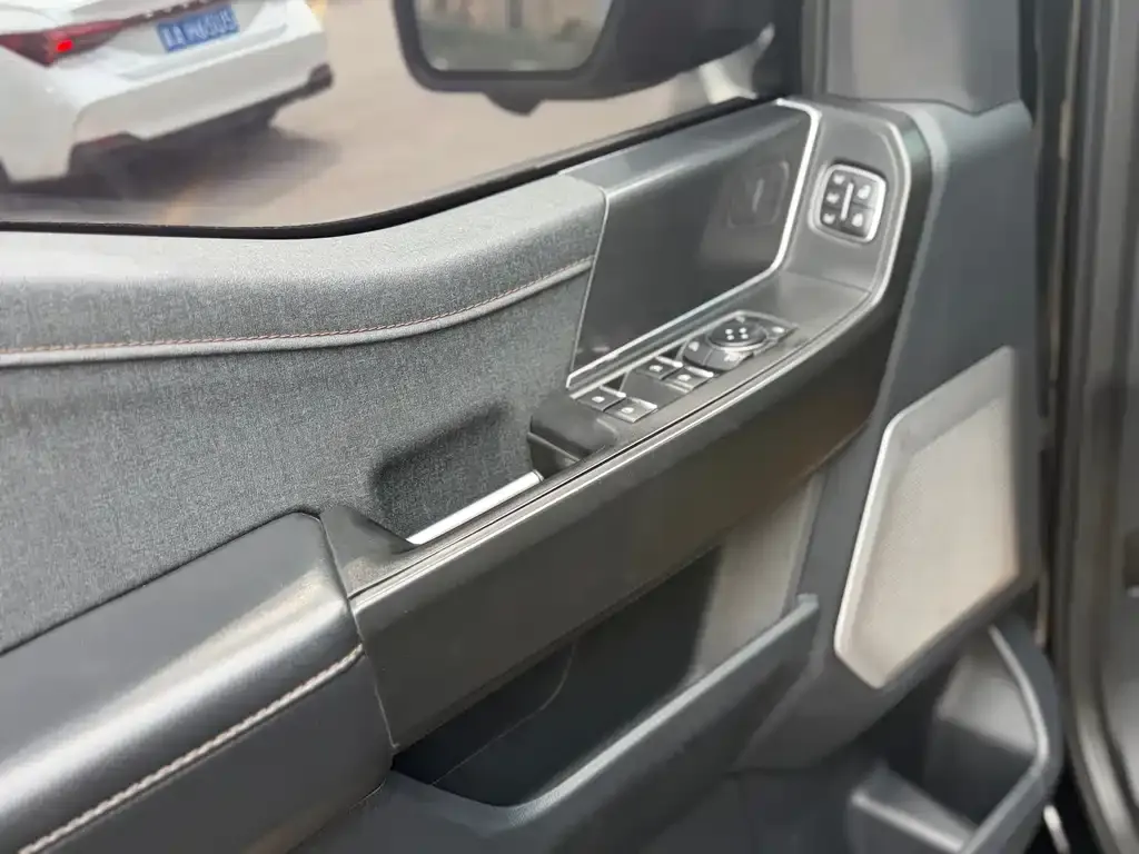 Ford F-150 Raptor — фото 10