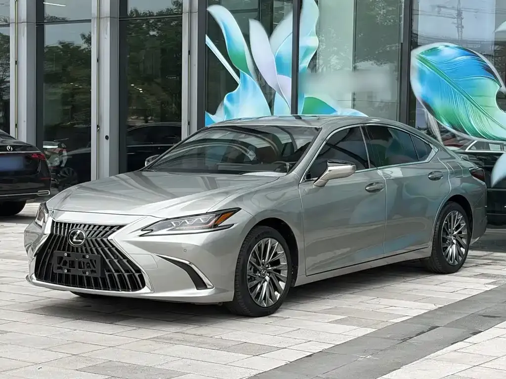 Lexus ES — фото 1