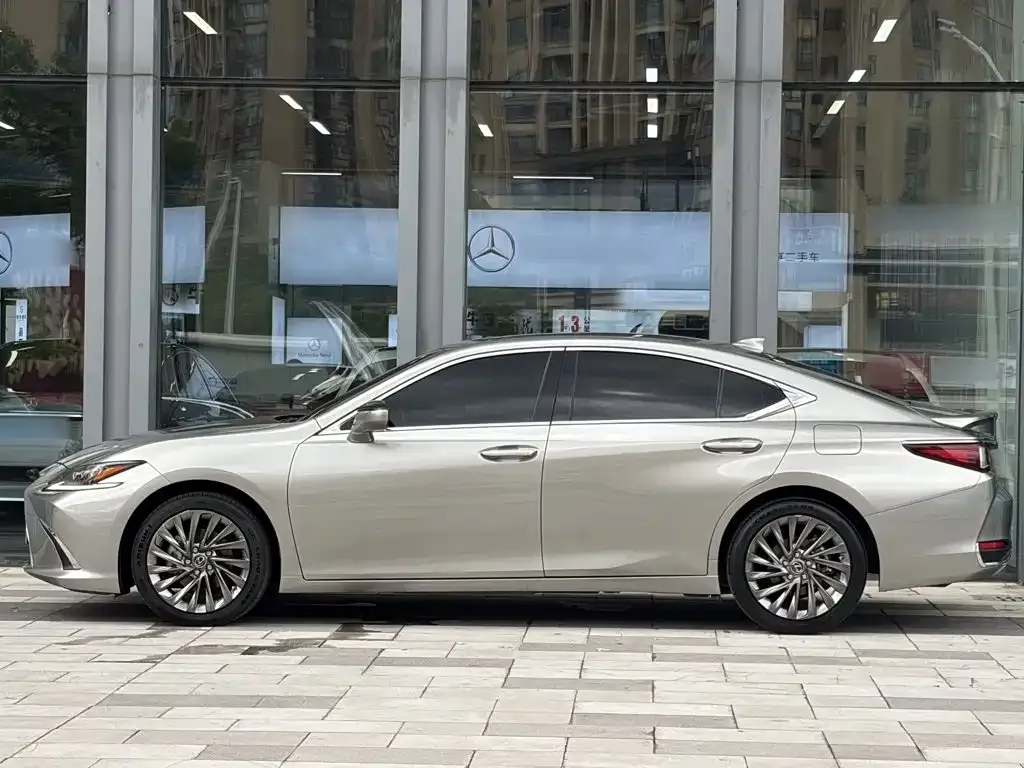 Lexus ES — фото 10