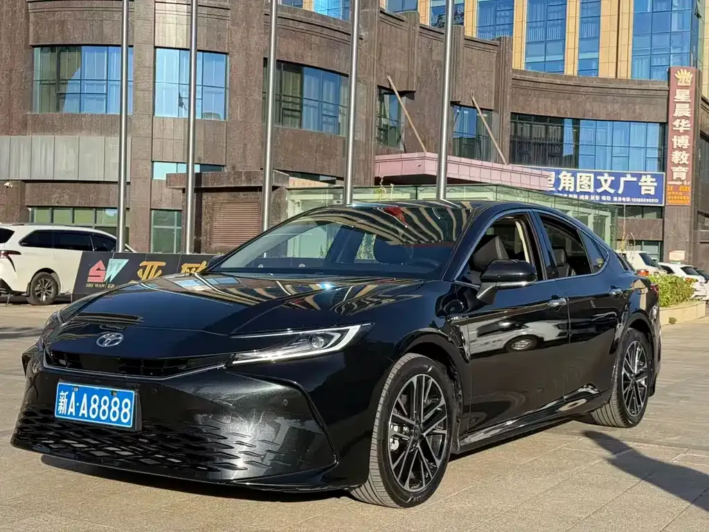 Toyota Camry — фото 5