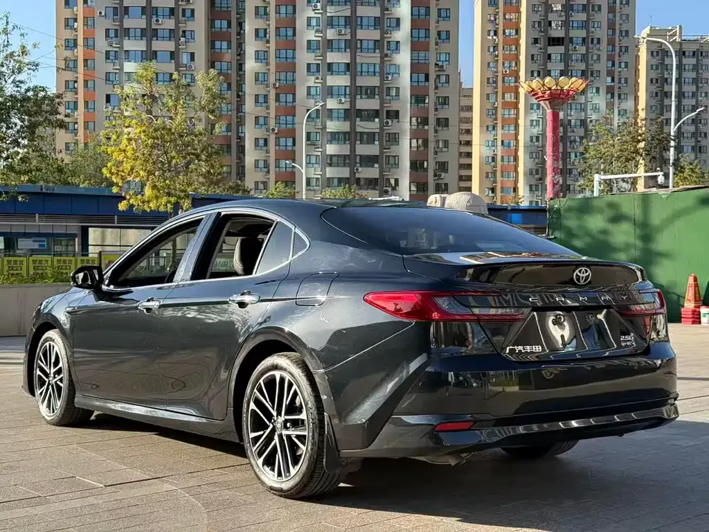 Toyota Camry — фото 8