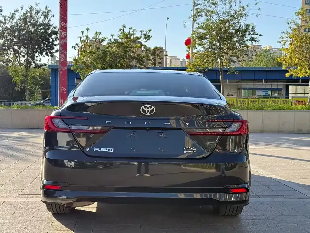 Toyota Camry — фото 7