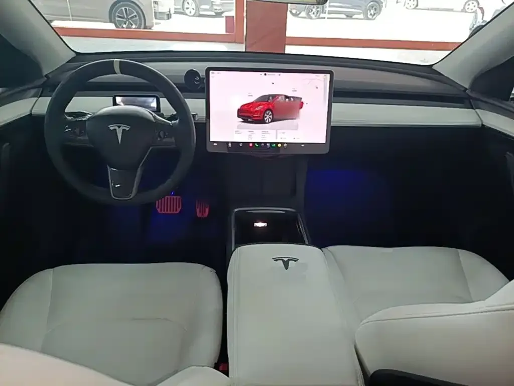 Tesla Model Y — фото 2