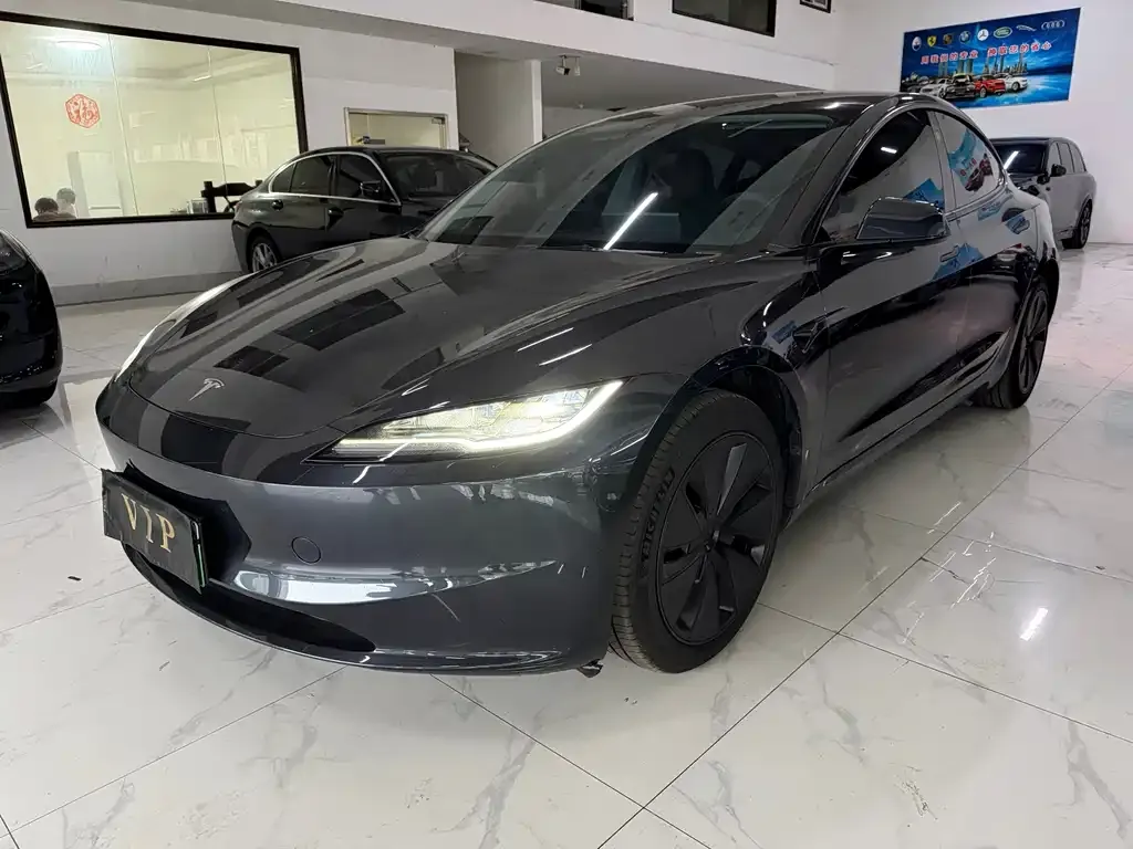 Tesla Model 3 — фото 1