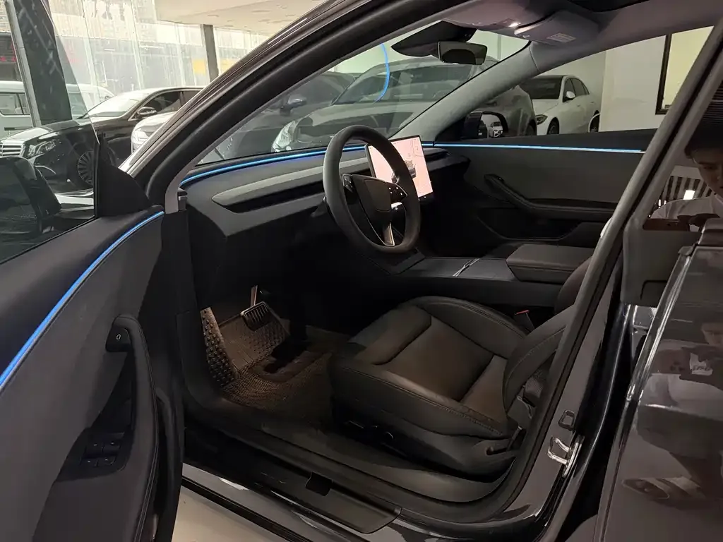 Tesla Model 3 — фото 9