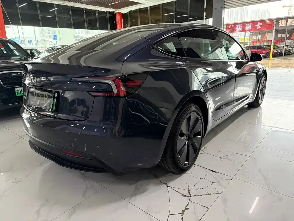 Tesla Model 3 — фото 3