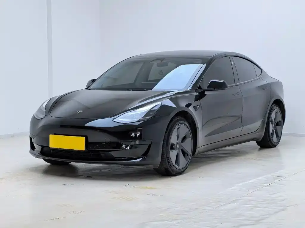 Tesla Model 3 — фото 1