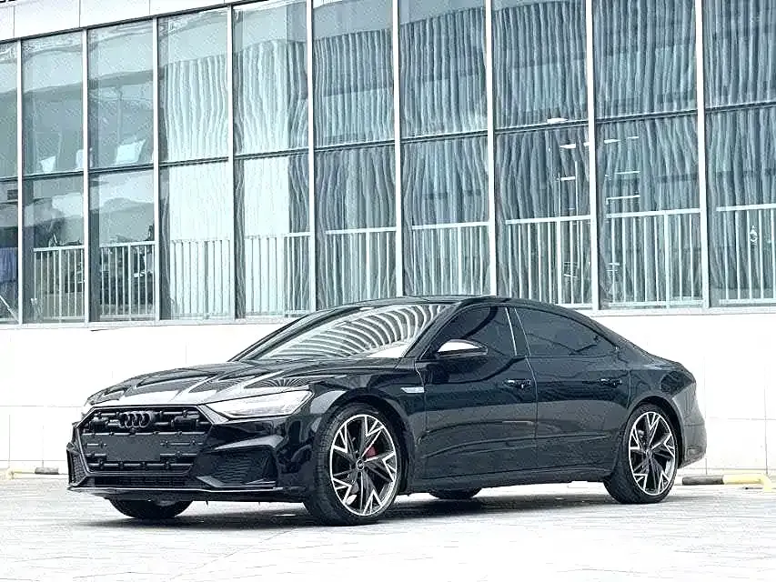 Audi A7L — фото 1