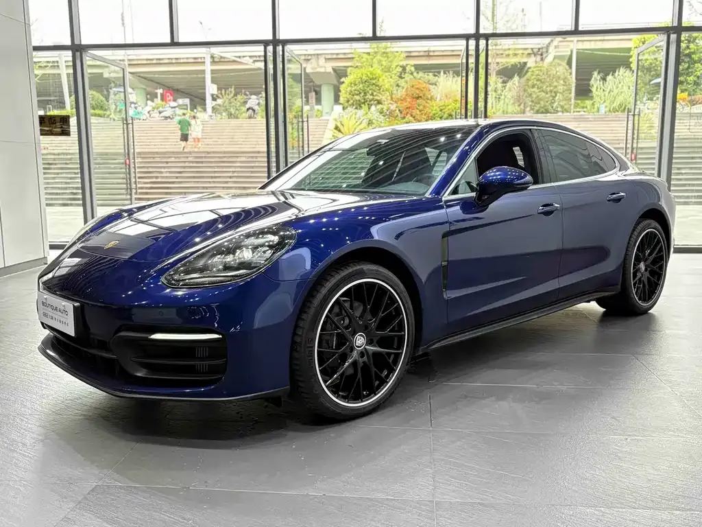 Porsche Panamera — фото 1