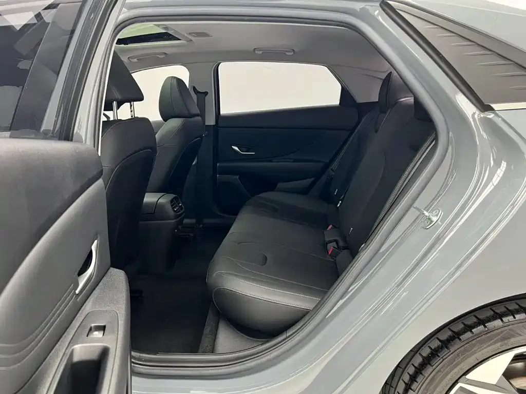 Hyundai Elantra — фото 6
