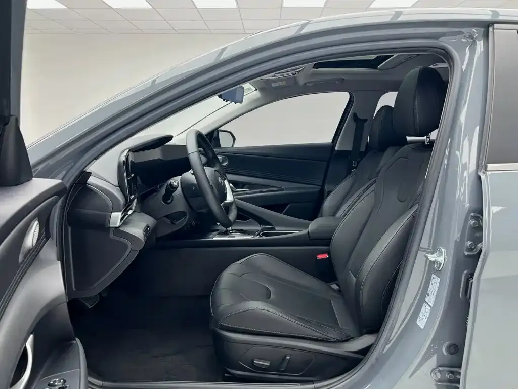 Hyundai Elantra — фото 5