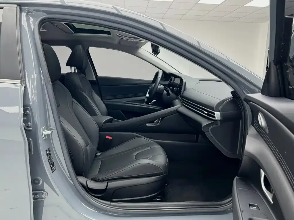 Hyundai Elantra — фото 10