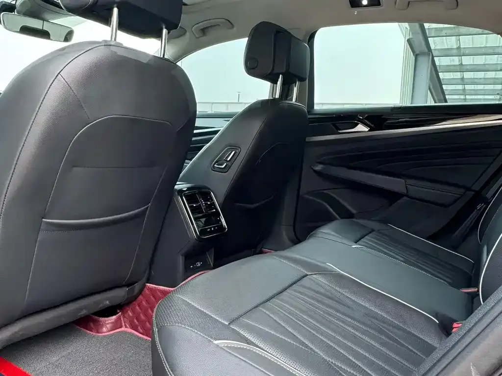 Volkswagen Passat — фото 8