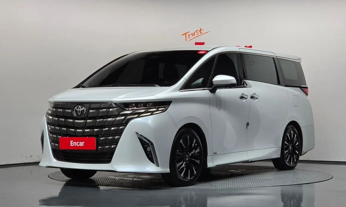 Toyota Alphard — фото 1