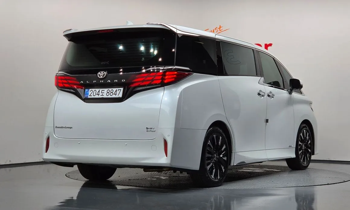 Toyota Alphard — фото 4