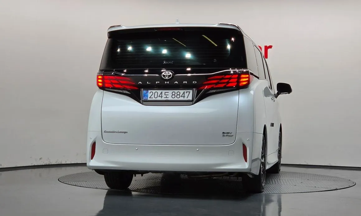 Toyota Alphard — фото 2
