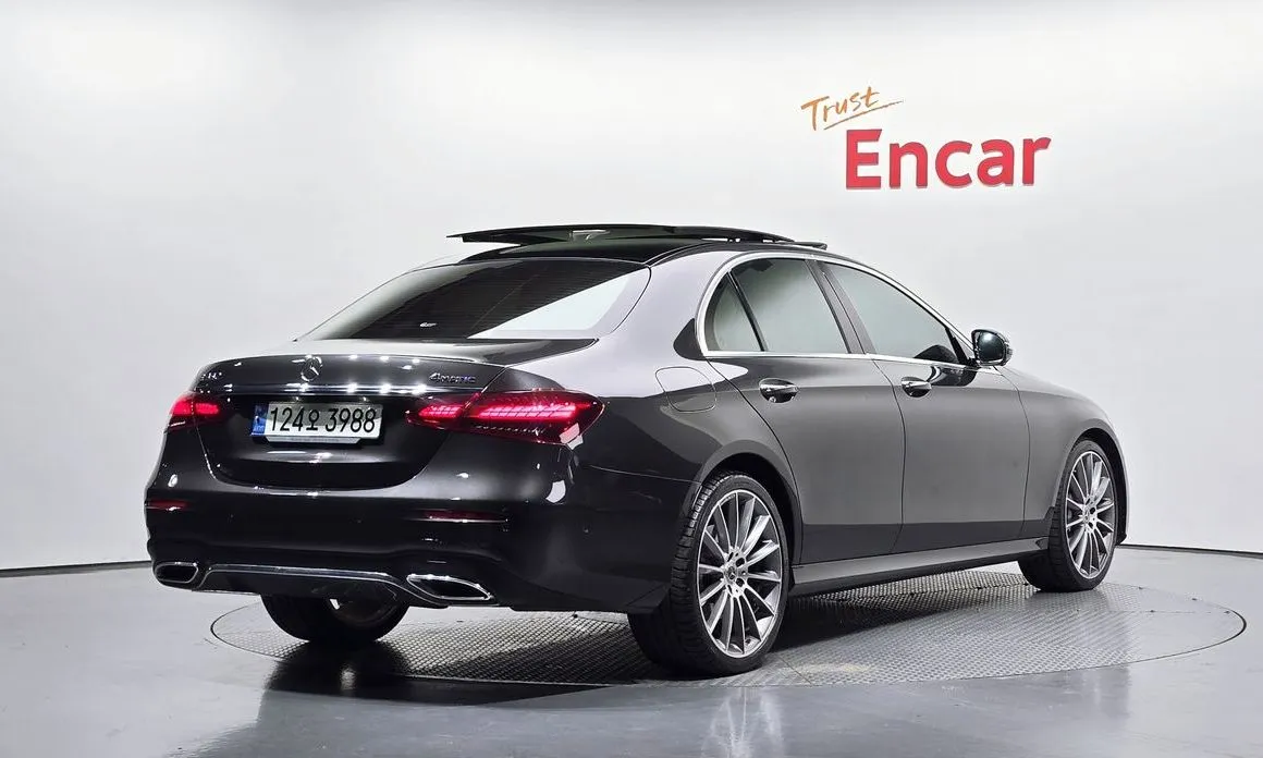 Mercedes-Benz E-Class — фото 2