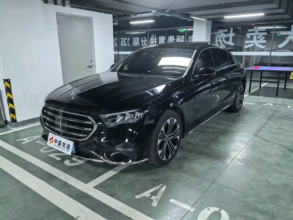 Mercedes-Benz E-Class — фото 1