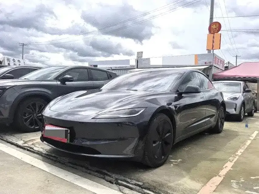 Tesla Model 3 — фото 1